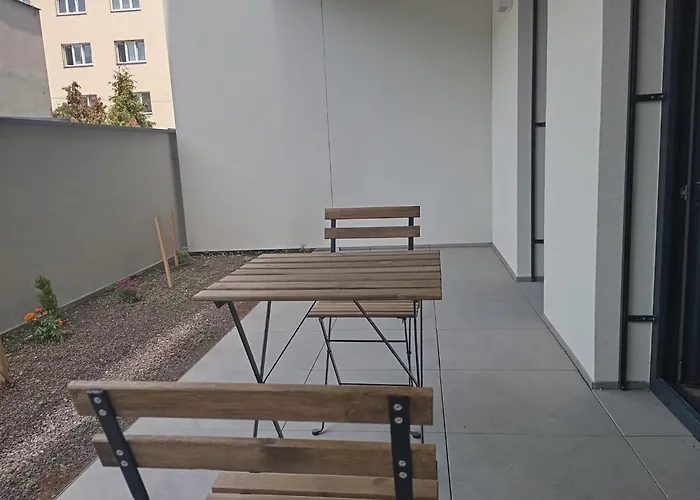 Nový S Terasou, Soukromé Parkování *
