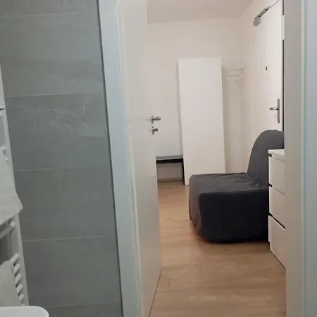 Novy S Terasou Apartment
